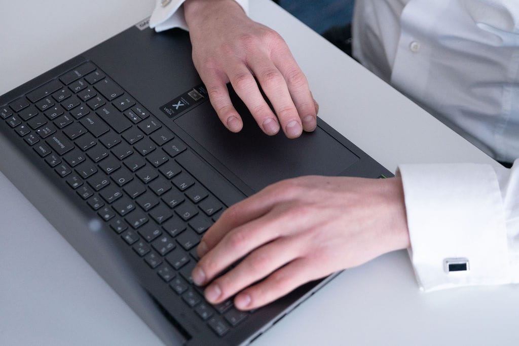 handen-op-toetsenbord